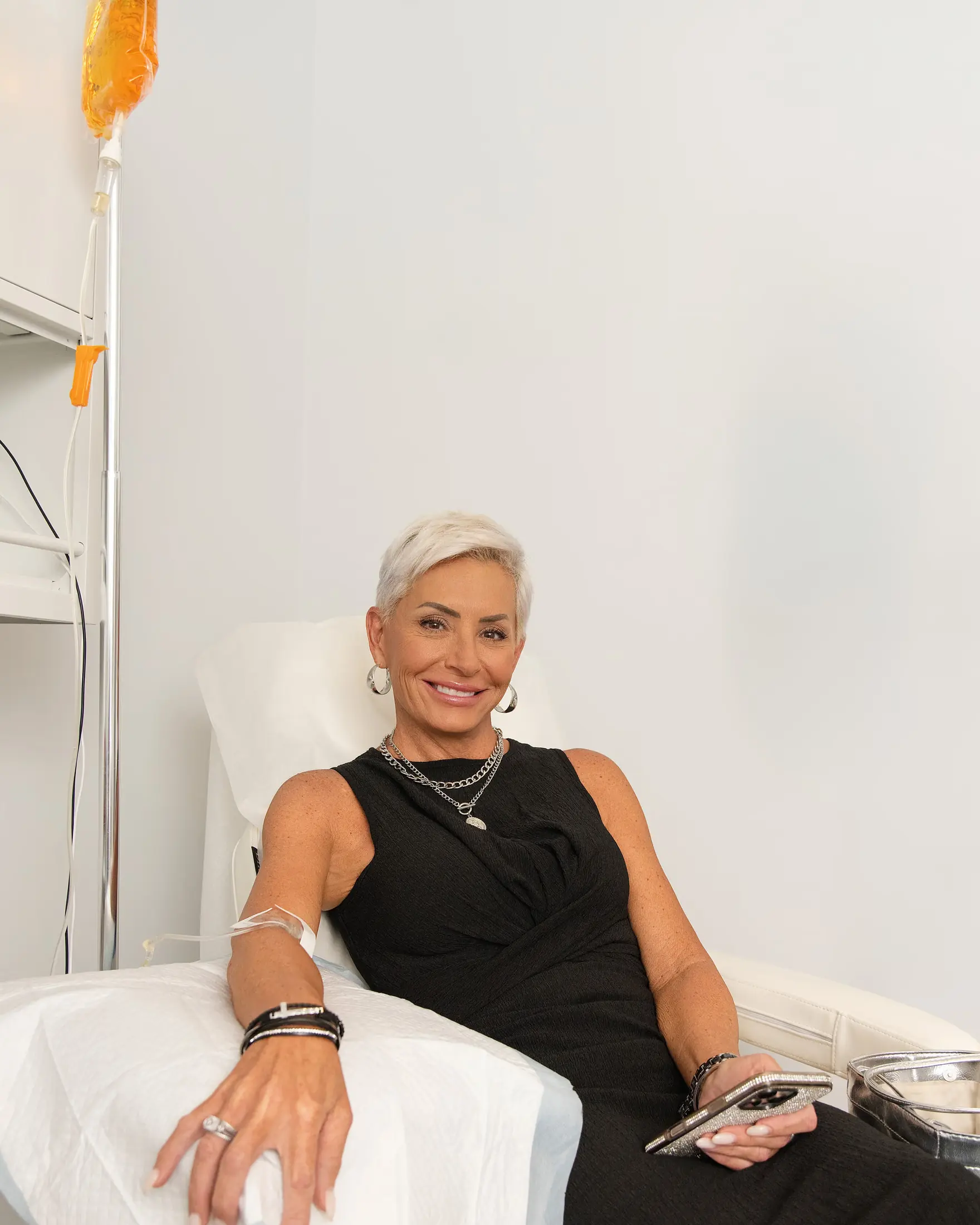 A patient relaxes during an IV infusion at Healing Advanced Solutions